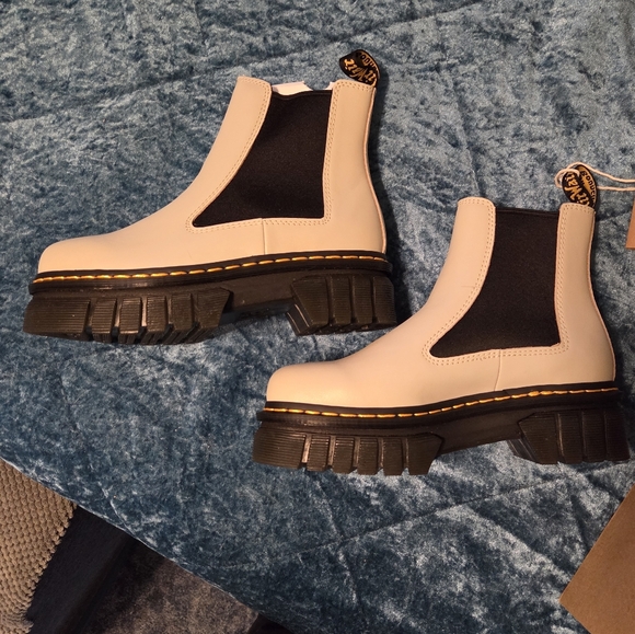 Dr. Martens Shoes - Dr. Martens Audrick Chelsea